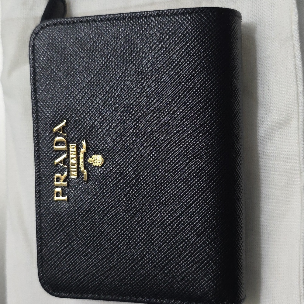 Prada Zippy Bifold Wallet Black Saffiano